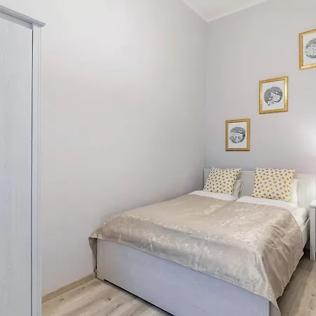Triapart Chmielna Park 4 Апартаменты *